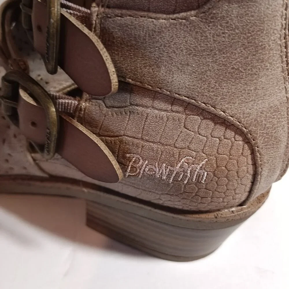 Blowfish Malibu  Stacie ankle booties in a sea mushroom/taupe Size 9  New